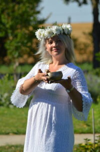 Femeie tu eşti putere şi eşti feminitate!